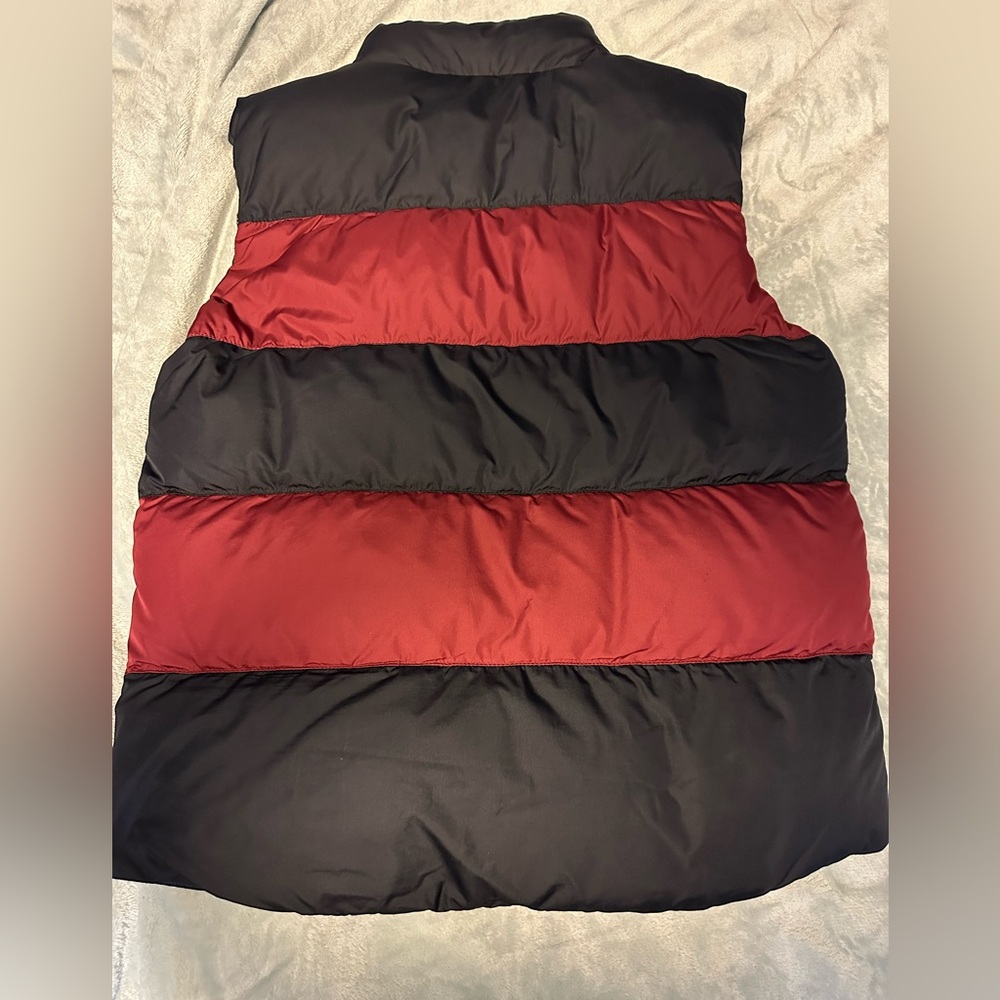 Tommy Hilfiger Men's Black and Red Puffer Vest - Picture 4 of 7